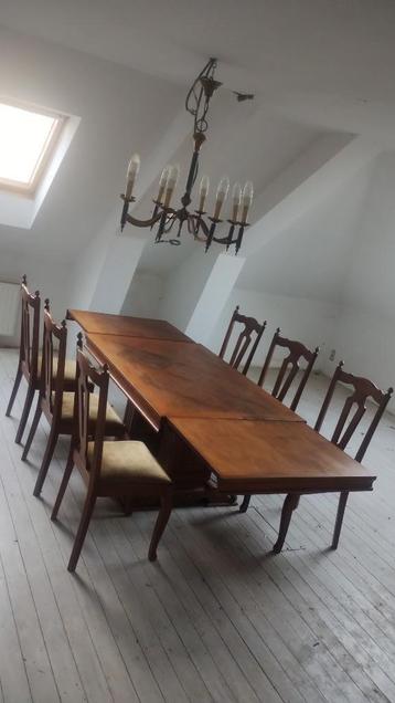 Uitschuifbare eettafel met 6 stoelen, wegens overlijden beschikbaar voor biedingen