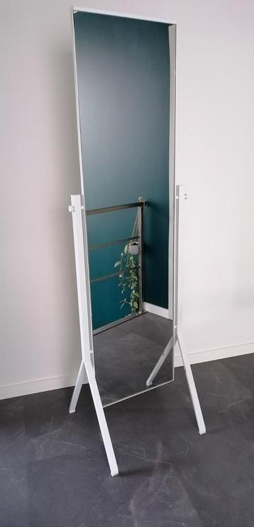 Vrijstaande grote spiegel, Huis en Inrichting, Woonaccessoires | Spiegels, Ophalen, Zo goed als nieuw