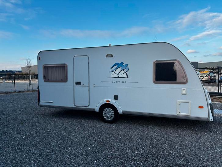 Knaus Südwind 500FU, Caravans en Kamperen, Caravans, Particulier, tot en met 4, 1000 - 1250 kg, Rondzit, Knaus, Frans bed, Kachel