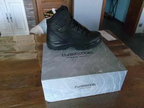 1/2 prix chaussures tactiques mi-hautes LOWA renegade II 42., Kleding | Heren, Schoenen, Nieuw, Ophalen of Verzenden
