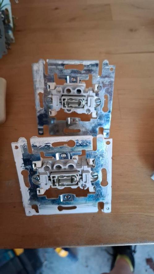 Enkelvoudige schakelaar Niko PR20 (7011), Doe-het-zelf en Bouw, Elektriciteit en Kabels, Schakelaar, Ophalen