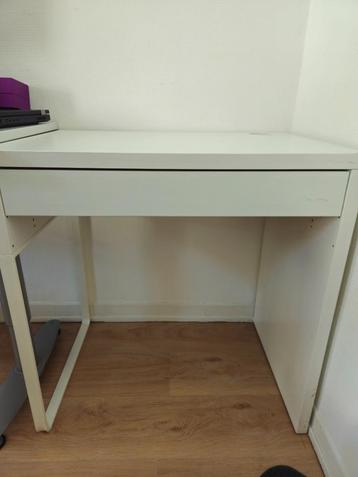 bureau Ikea beschikbaar voor biedingen