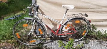 GERDINO rood-witte stadsfiets (10 versnellingen)