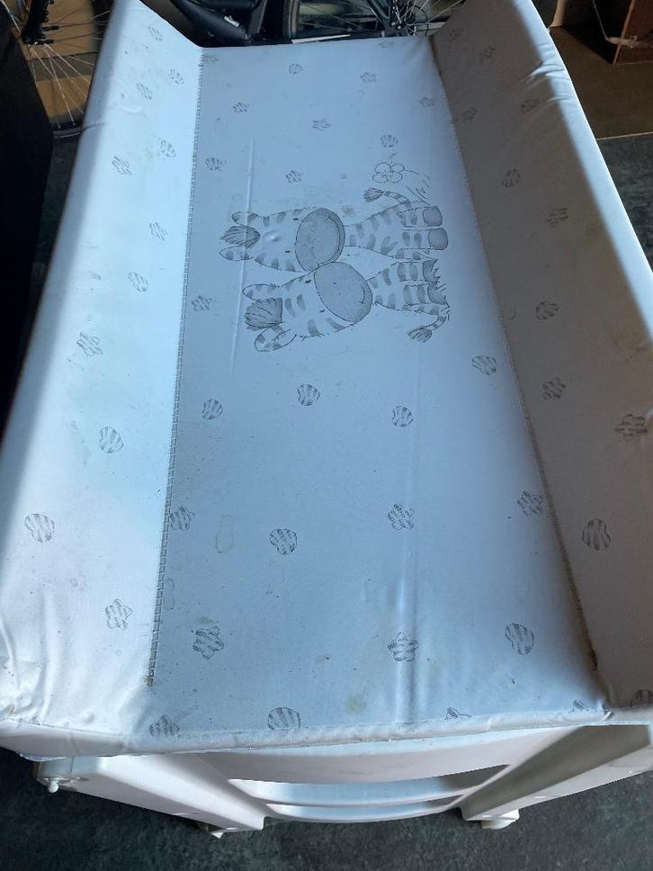 Verzorgingstafel baby, Kinderen en Baby's, Badjes en Verzorging, Zo goed als nieuw, Badje, Ophalen
