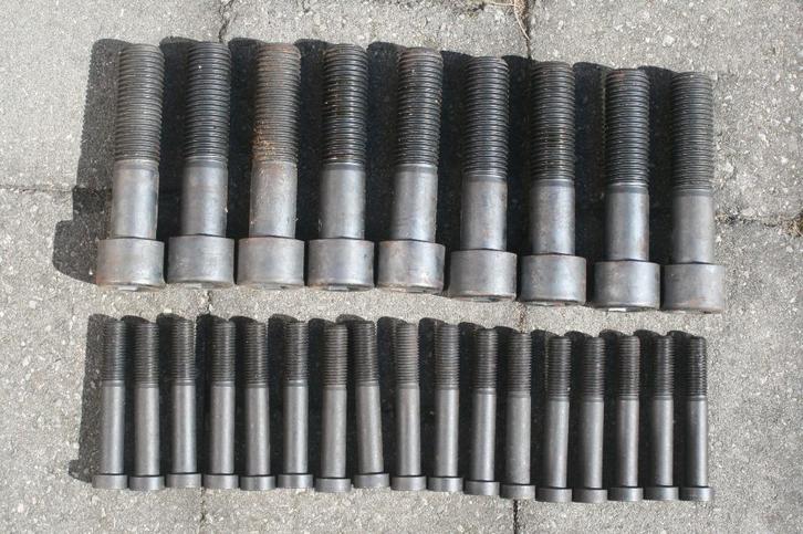 26 x cilinderkopbouten (2 maten: M16 en M30), Auto-onderdelen, Motor en Toebehoren, Nieuw, Ophalen of Verzenden
