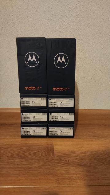 8x Motorola Moto e32 - Smartphone - Scellé, Télécoms, Neuf, Autres modèles, Enlèvement ou Envoi, 6 mégapixels ou plus