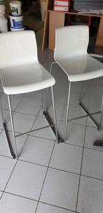 2 IKEA GLENN barkrukken en bijpassende hoge tafel, 2 krukken, 60 tot 90 cm, Gebruikt, Hout