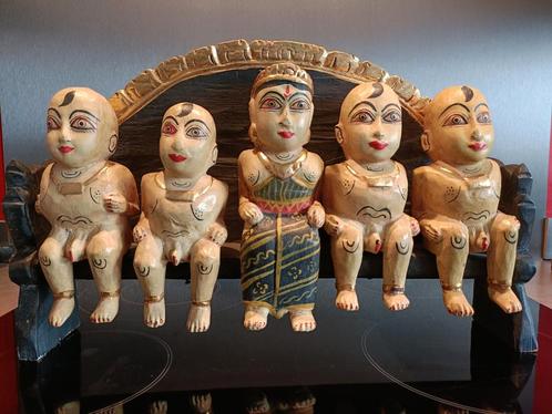 Arts India sculpture peint à main. Reine & ses 4 fils. 1960, Antiquités & Art, Art | Sculptures & Bois