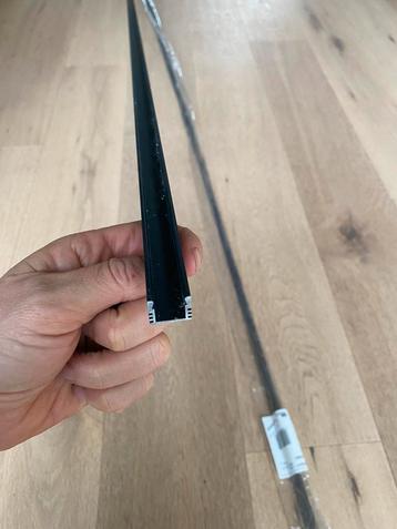 Zwart u profiel voor led verlichting met zwart afdekkapje beschikbaar voor biedingen