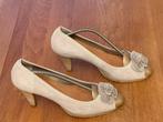 Elegante en discrete trouwschoenen, Pumps, Beige, Zo goed als nieuw, Nero Giardini -