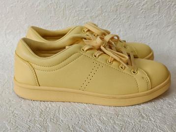 Gele sneakers Bershka, maat 36, in zeer goede staat beschikbaar voor biedingen