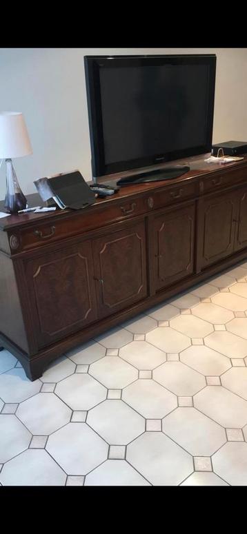Eetkamer  beschikbaar voor biedingen