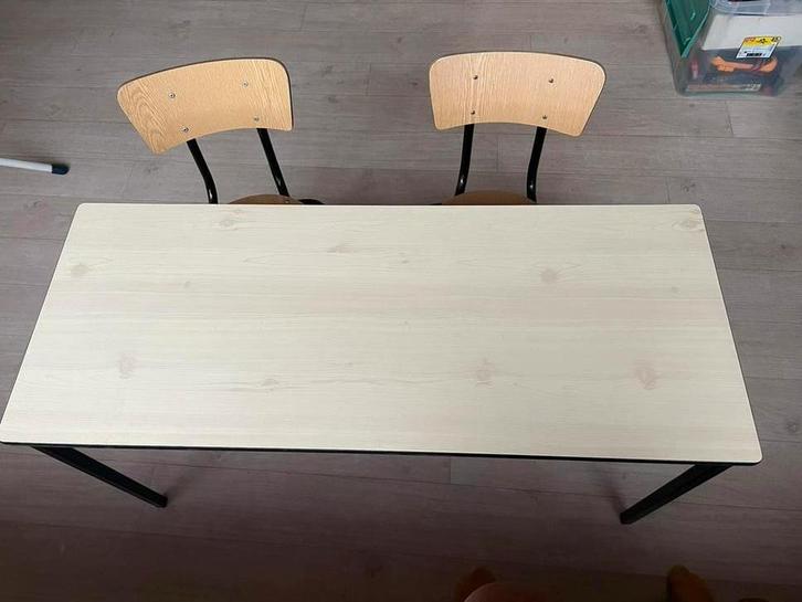 Kindertafeltje + 2 stoelen, Enfants & Bébés, Chambre d'enfant | Tables & Chaises, Comme neuf, Chaise(s), Enlèvement