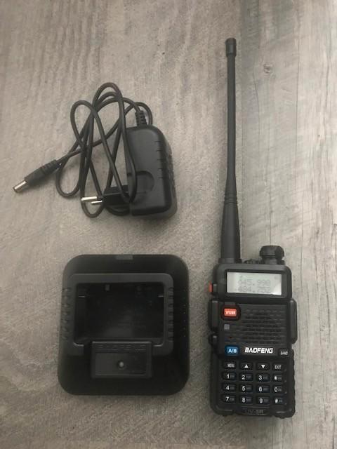Baofeng UV-5R portofoon, Télécoms, Talkies-walkies & Walkies-talkies, Neuf, Talkie-walkie ou Walkie-talkie, 5 à 15 km, Fonction mains libres