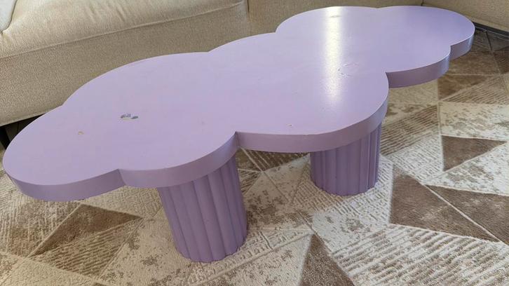Table basse unique en forme de nuage — lilas/violet, Maison & Meubles, Tables | Tables de salon, Comme neuf, Enlèvement