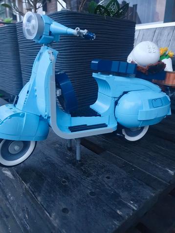 Lego vespa scooter beschikbaar voor biedingen