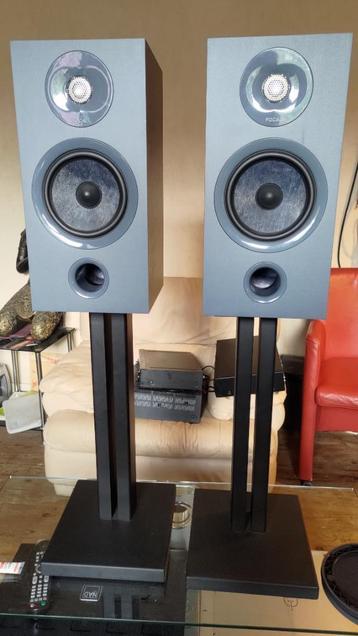 Focal Chora 806 (2023 mint, pieds offerts) disponible aux enchères