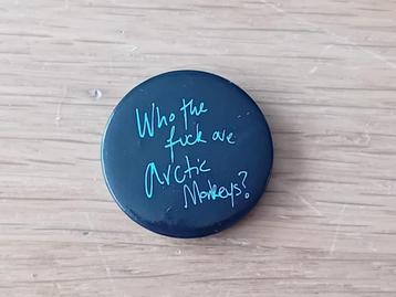 Pin's Artic Monkeys: "Who the fuck are Artic Monkeys?" beschikbaar voor biedingen
