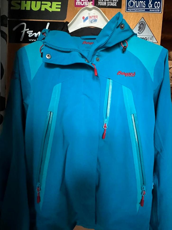 Skijas Berghans, waterdicht. Zg, m 38 ( ruim model), Kleding | Dames, Wintersportkleding, Zo goed als nieuw, Jack, Maat 38/40 (M)