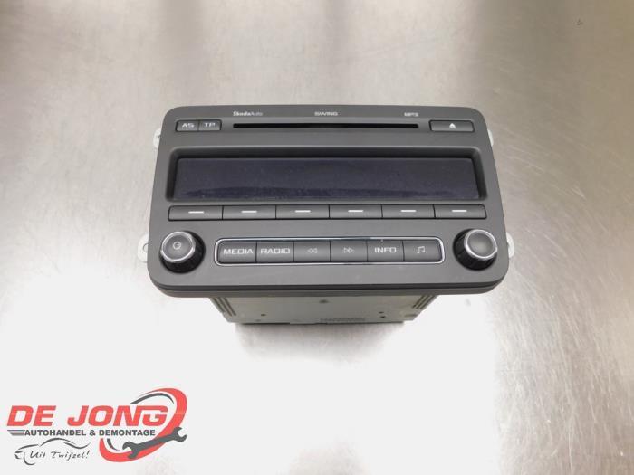 Radio CD Speler van een Skoda Fabia, Auto-onderdelen, Elektronica en Kabels, Skoda, Gebruikt, 3 maanden garantie, Ophalen of Verzenden