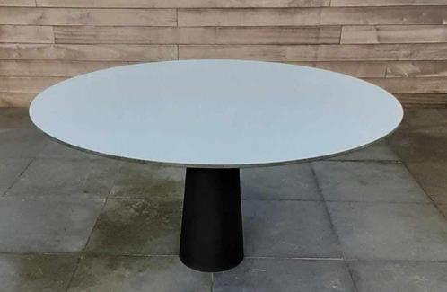 Moooi container tafel rond lichtgrijs 140 cm, Tuin en Terras, Tuintafels, Gebruikt, Rond, Overige materialen, Ophalen
