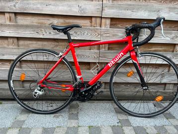 BTwin Triban 3 Kinderracefiets/Damesfiets/Herenfiets 28 inch beschikbaar voor biedingen
