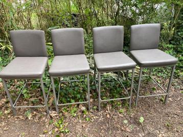 4 barstoelen barkrukken in (semi?) leer beschikbaar voor biedingen