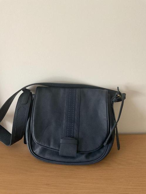 Blauw tasje vegan leather Esprit, Handtassen en Accessoires, Tassen | Damestassen, Gebruikt, Schoudertasje, Blauw, Ophalen of Verzenden