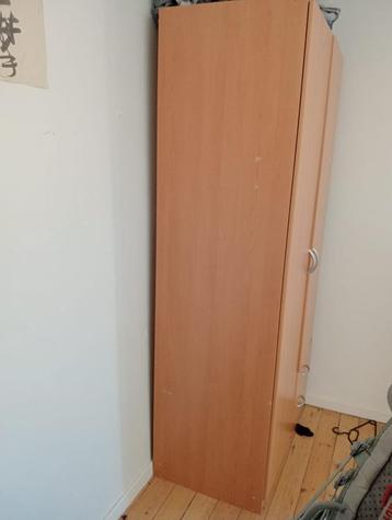2-deurs kledingkast beschikbaar voor biedingen