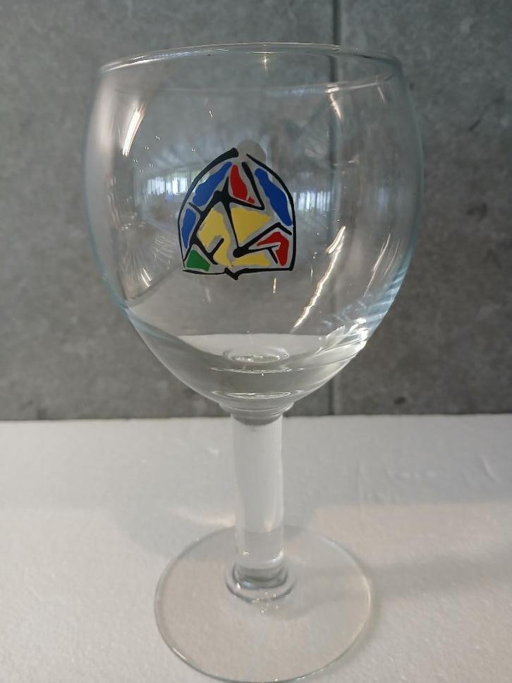 LEFFE PICASSO staand glas in perfecte staat, Verzamelen, Biermerken, Zo goed als nieuw, Glas of Glazen, Leffe, Ophalen of Verzenden