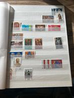 Postzegelalbum 2H13, Postzegels en Munten, Postzegels | Volle albums en Verzamelingen, Ophalen of Verzenden