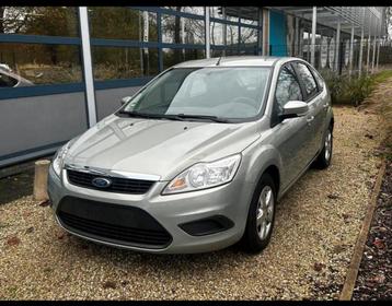 Ford focus benzine gekeurd en garantie  beschikbaar voor biedingen