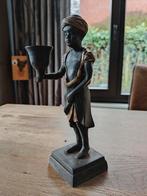 Decoratief beeldje van een dienaar met een kandelaar., Verzamelen, Ophalen