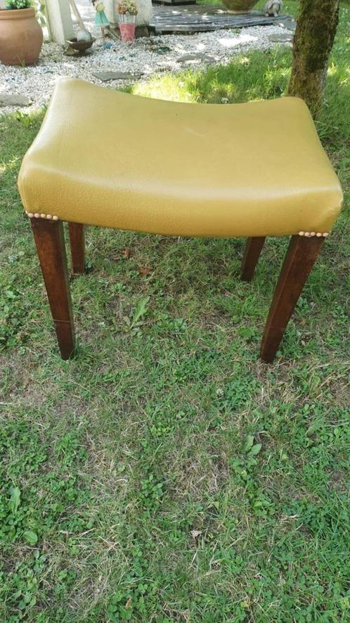 VINTAGE SKAI VOETENBANKJE UIT DE JAREN 70, Huis en Inrichting, Zetels | Voetbanken en poefs, Gebruikt, Minder dan 50 cm, 50 tot 75 cm