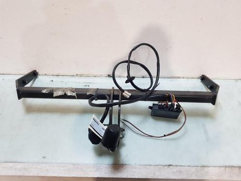 TREKHAAK Seat Arona (KJX) (01-2017/-) (|5Q0907383L|), Auto-onderdelen, Ophanging en Onderstel, Seat, Gebruikt