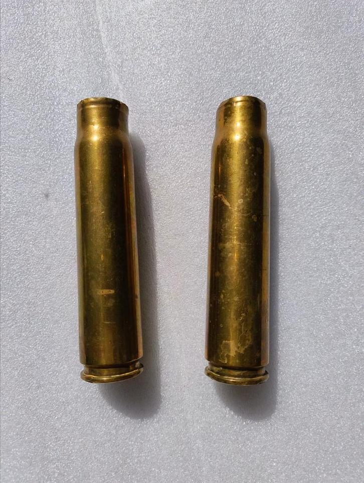 Lotje van 2 koperen Engelse 20mm Hispano hulzen RH 1943 1944, Verzamelen, Militaria | Tweede Wereldoorlog, Luchtmacht, Hulzen of Bodemvondsten