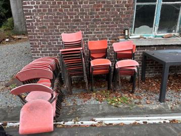 45 vintage stoelen bieden beschikbaar voor biedingen