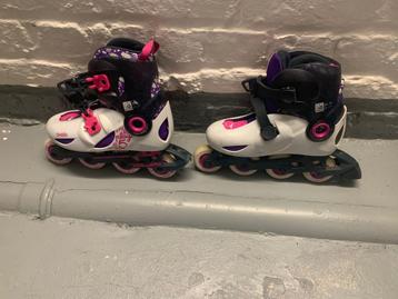 Skates 2 pairs size 32-34 beschikbaar voor biedingen