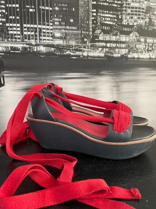 leuke rode sandalen - merk Camper - maat 38, Kleding | Dames, Schoenen, Zo goed als nieuw, Sandalen of Muiltjes, Rood, Ophalen of Verzenden