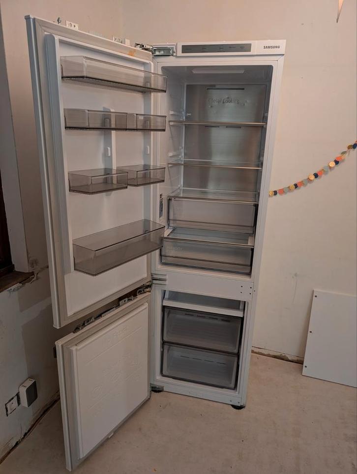 Samsung inbouw koelkast met vriezer, Elektronische apparatuur, Koelkasten en IJskasten, Zo goed als nieuw, Met aparte vriezer