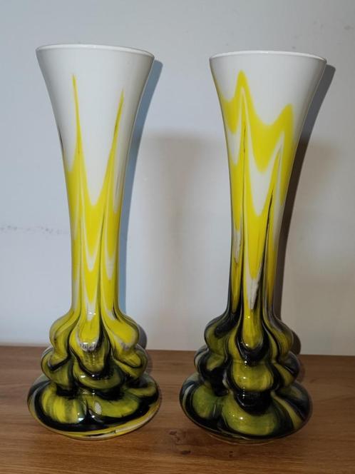 Magnifique paire de vases vintage Italie, Antiquités & Art, Antiquités | Vases, Enlèvement ou Envoi
