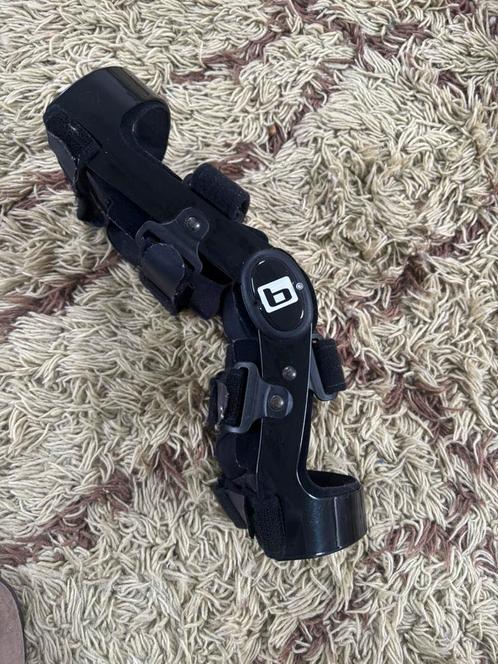 Kniebrace rechter knie maat M, Diversen, Braces, Zo goed als nieuw, Ophalen