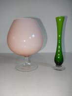 2 Glazen vazen ("Cognacglas" en lang smal model), Minder dan 50 cm, Nieuw, Glas, Ophalen of Verzenden