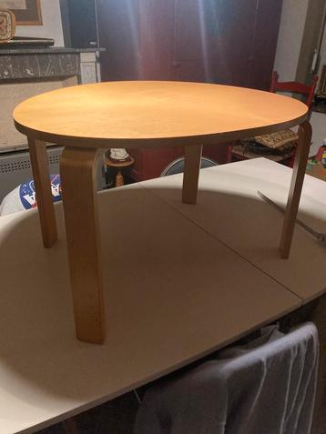 Alvar aalto bijzet/ salontafel beschikbaar voor biedingen