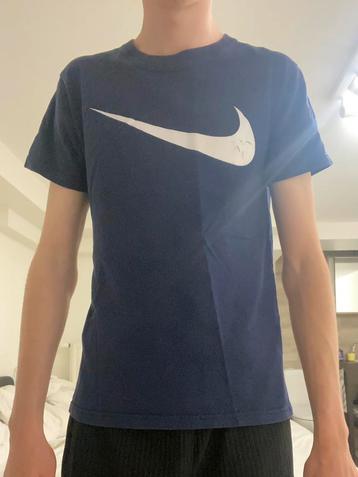 Nike blauw T-shirt beschikbaar voor biedingen