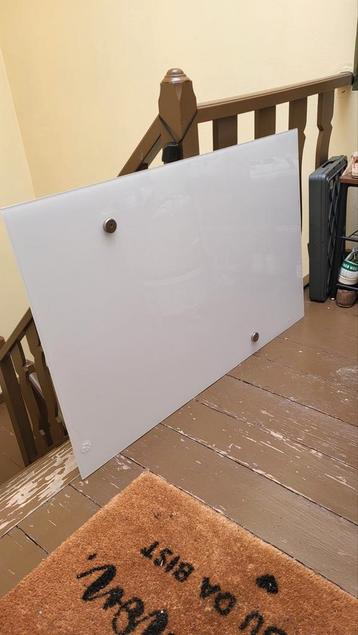 Whiteboard glas 100 x 65 cm, met magneten  beschikbaar voor biedingen