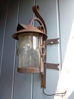 Antieke smeedijzeren buitenlamp, Tuin en Terras, Gebruikt, Wandlamp, Ophalen of Verzenden, Netvoeding
