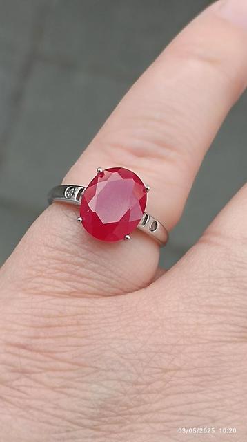 Sterling zilveren ring met grote robijn en certificaat  beschikbaar voor biedingen