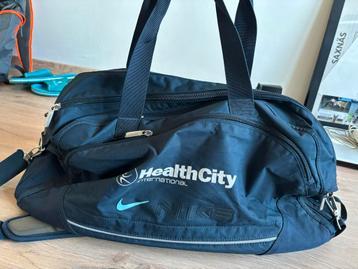 Nike sporttas 60x40cm ongeveer beschikbaar voor biedingen