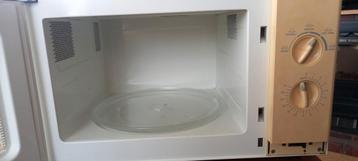 microgolfoven 800W beschikbaar voor biedingen
